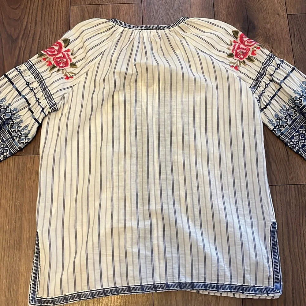 Johnny Was embroidered top size small. - Picture 9 of 11
